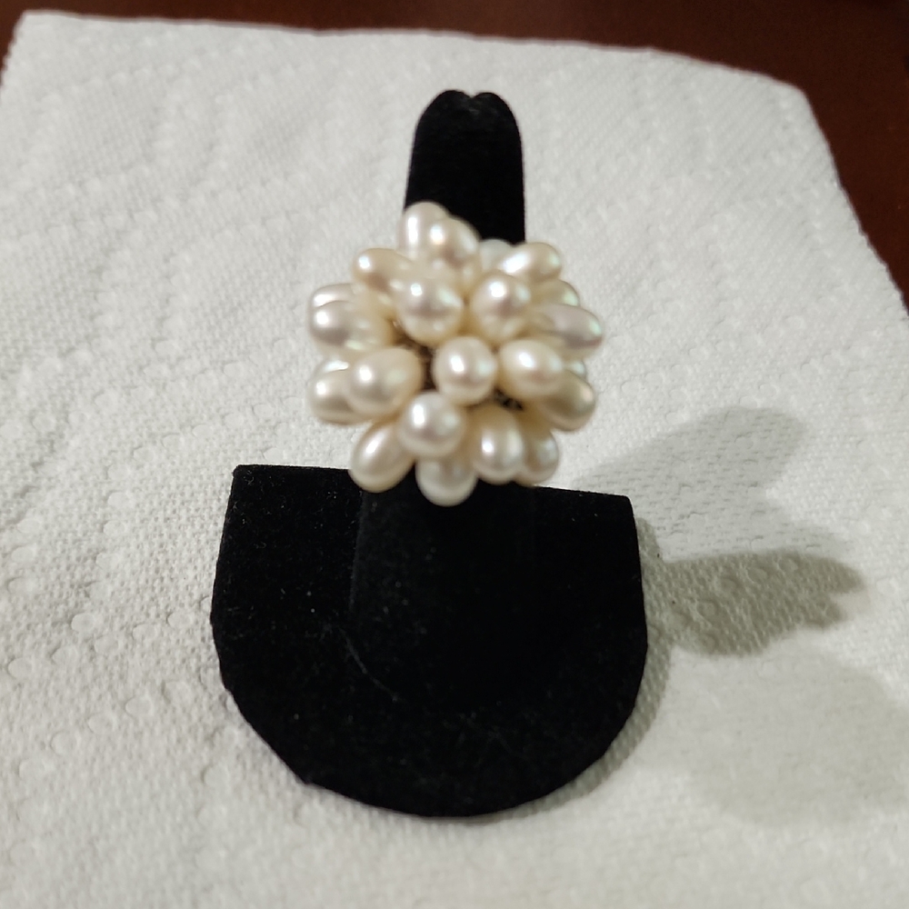 Elegant Pearl Cluster Ring